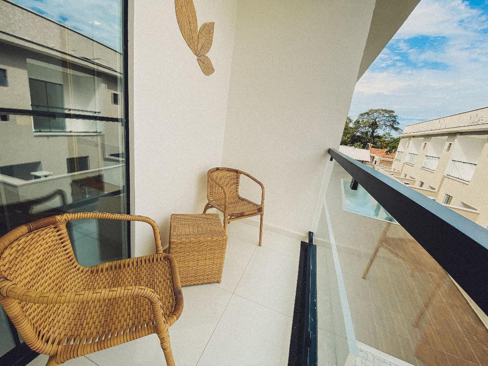 Casas Duplex Todas Com 3 Suiites Ambas Com Ar Condicionado, Varanda, Internet E Churrasqueira Privativa No Residencial Jardins De Taperpua 2 Codominio A Poucos Metros Da De Taperapua, Com Piscina E Area Gourmet. Porto Seguro