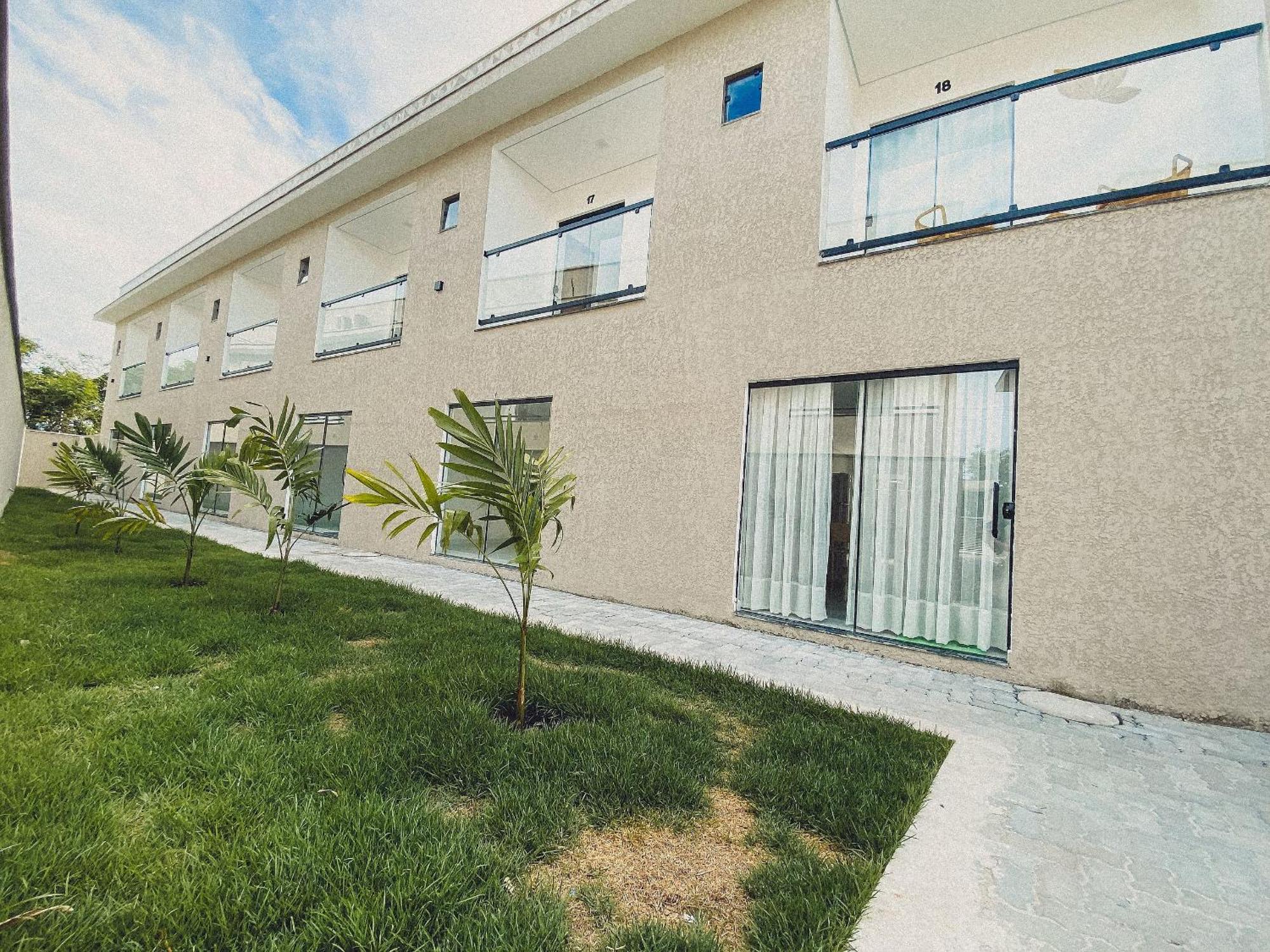Casas Duplex Todas Com 3 Suiites Ambas Com Ar Condicionado, Varanda, Internet E Churrasqueira Privativa No Residencial Jardins De Taperpua 2 Codominio A Poucos Metros Da De Taperapua, Com Piscina E Area Gourmet. Casa de férias