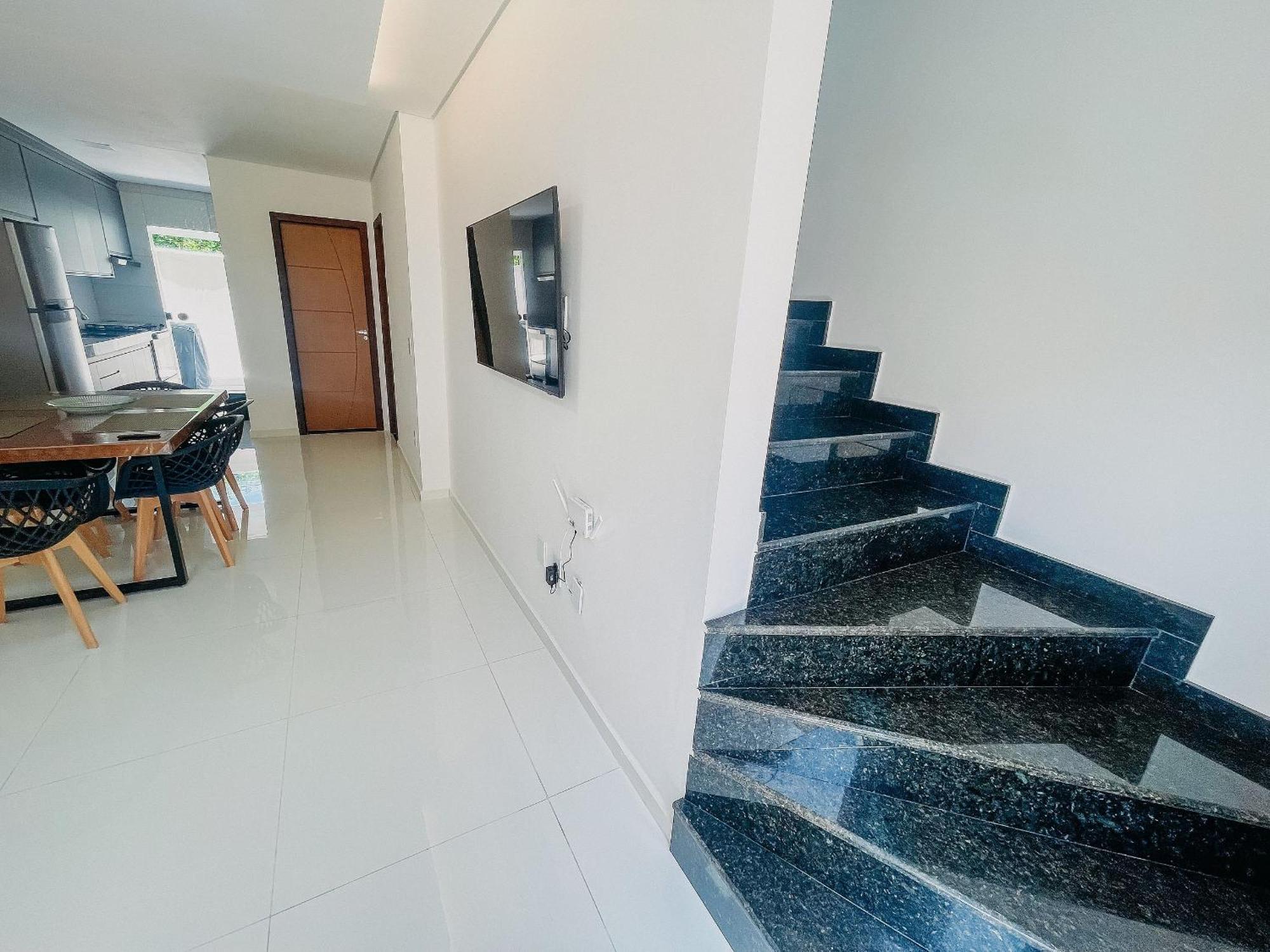 Casa de férias Casas Duplex Todas Com 3 Suiites Ambas Com Ar Condicionado, Varanda, Internet E Churrasqueira Privativa No Residencial Jardins De Taperpua 2 Codominio A Poucos Metros Da De Taperapua, Com Piscina E Area Gourmet.
