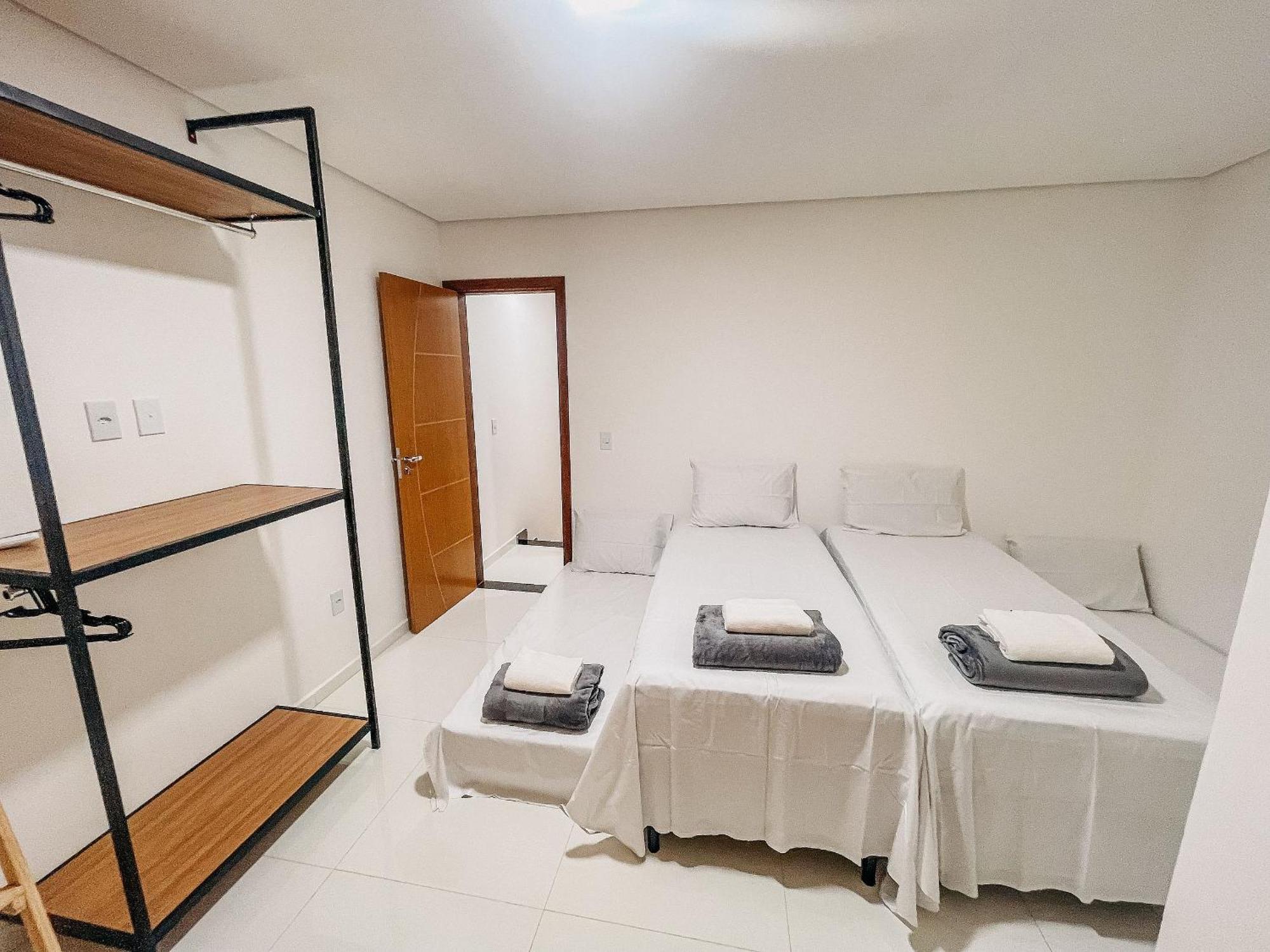 Casas Duplex Todas Com 3 Suiites Ambas Com Ar Condicionado, Varanda, Internet E Churrasqueira Privativa No Residencial Jardins De Taperpua 2 Codominio A Poucos Metros Da De Taperapua, Com Piscina E Area Gourmet. Casa de férias