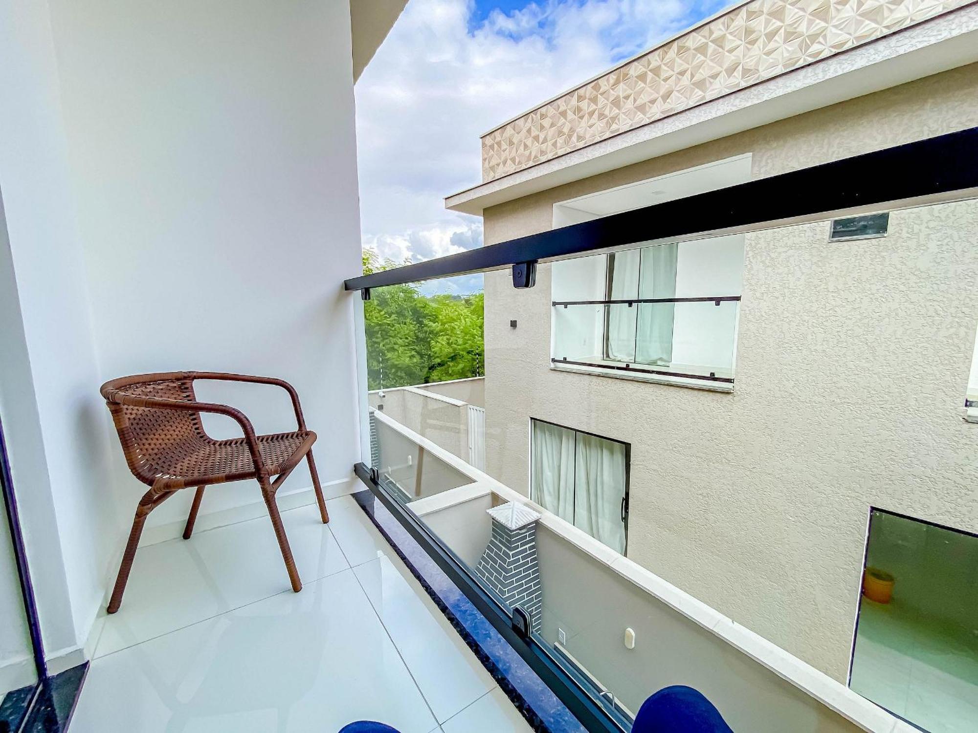 Casas Duplex Todas Com 3 Suiites Ambas Com Ar Condicionado, Varanda, Internet E Churrasqueira Privativa No Residencial Jardins De Taperpua 2 Codominio A Poucos Metros Da De Taperapua, Com Piscina E Area Gourmet. Porto Seguro