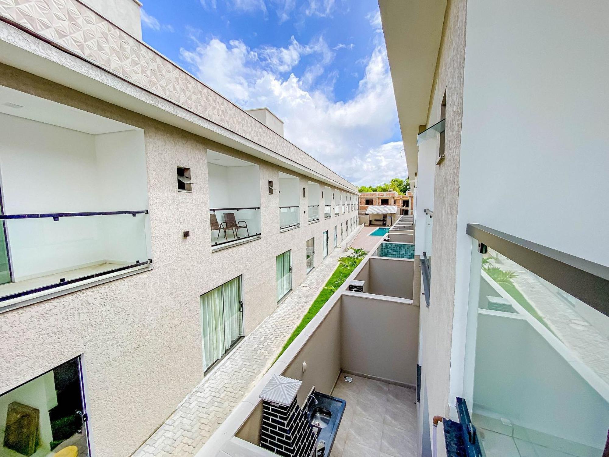 Casas Duplex Todas Com 3 Suiites Ambas Com Ar Condicionado, Varanda, Internet E Churrasqueira Privativa No Residencial Jardins De Taperpua 2 Codominio A Poucos Metros Da De Taperapua, Com Piscina E Area Gourmet. * Porto Seguro